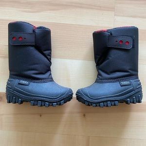 Tundra snow boats for babies, size 5. Brand new